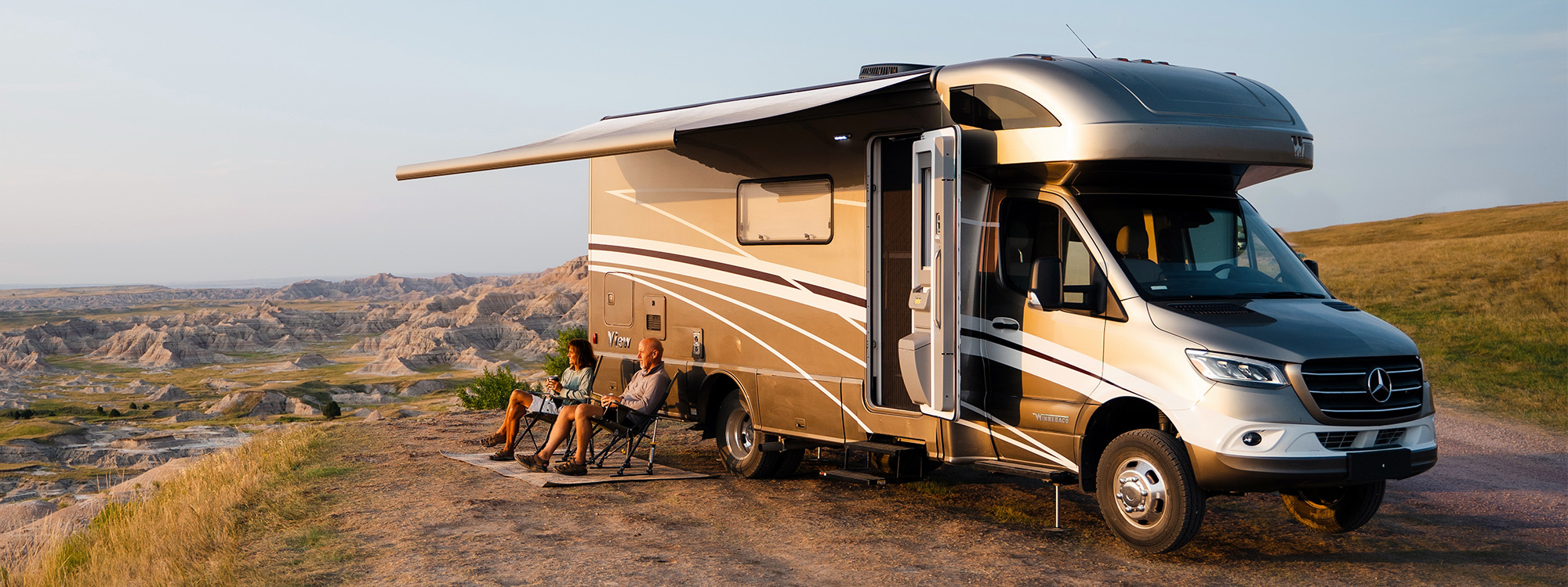 https://www.winnebago.com/Admin/Public/GetImage.ashx?Width=2000&Height=750&Crop=7&Format=WebP&DoNotUpscale=False&FillCanvas=True&Image=/Files/Images/Winnebago/Products/2022/View/VPL-and-WGO/Hero-Thumb-Matterport/View-23-2.jpg&altFmImage_path=/Files/Images/placeholder.gif