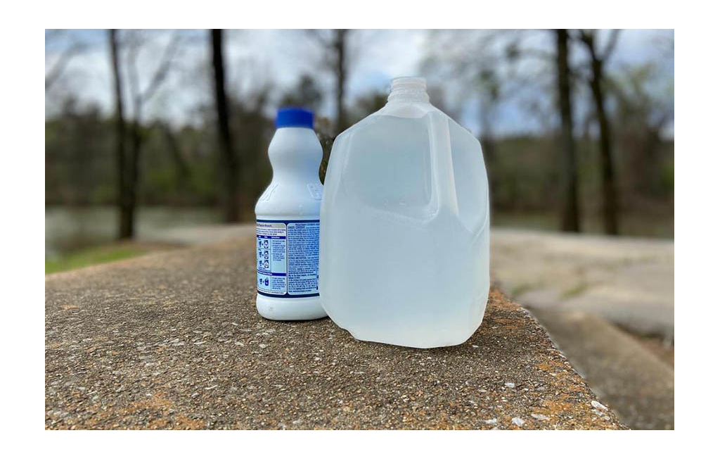 Gallon of water and bottle of chlorine bleach.