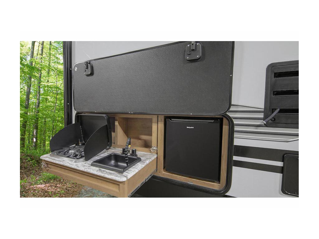 Exterior cooktop in the Minnie Winnie travel trailer