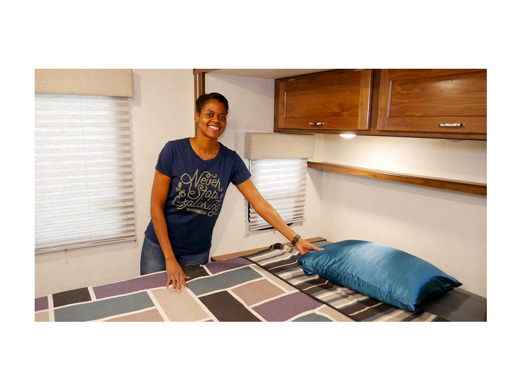 Sabrina making bed in Vita