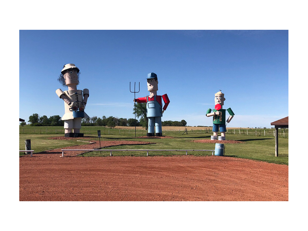 Gladstone to Regent sculptures of family