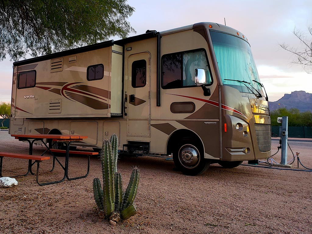 Winnebago Vista parked at a KOA in Arizona