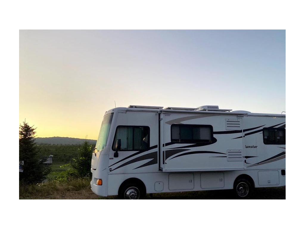 Winnebago Sunstar parked at Harvest Host in Connecticut