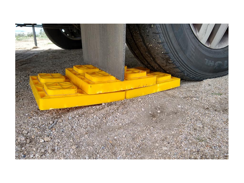 Leveling blocks under tire