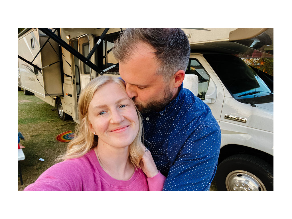 Wes kissing Tera on cheek in front of Minnie Winnie