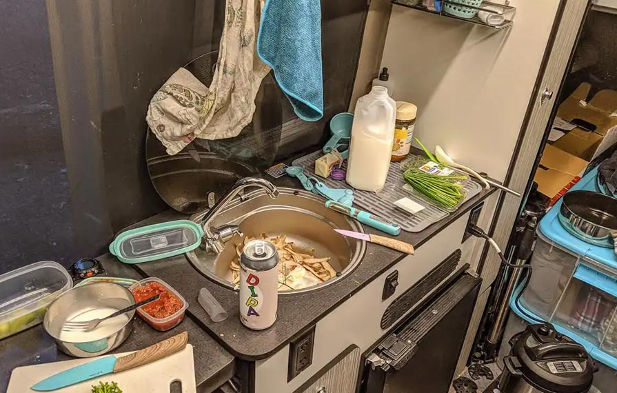 RV Cooking FAQ: How Do RVers Cook & Bake? - Winnebago