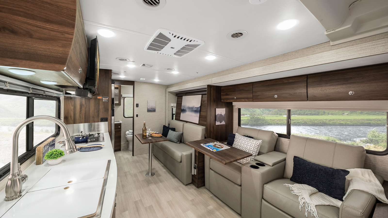 Winnebago View full view front to back