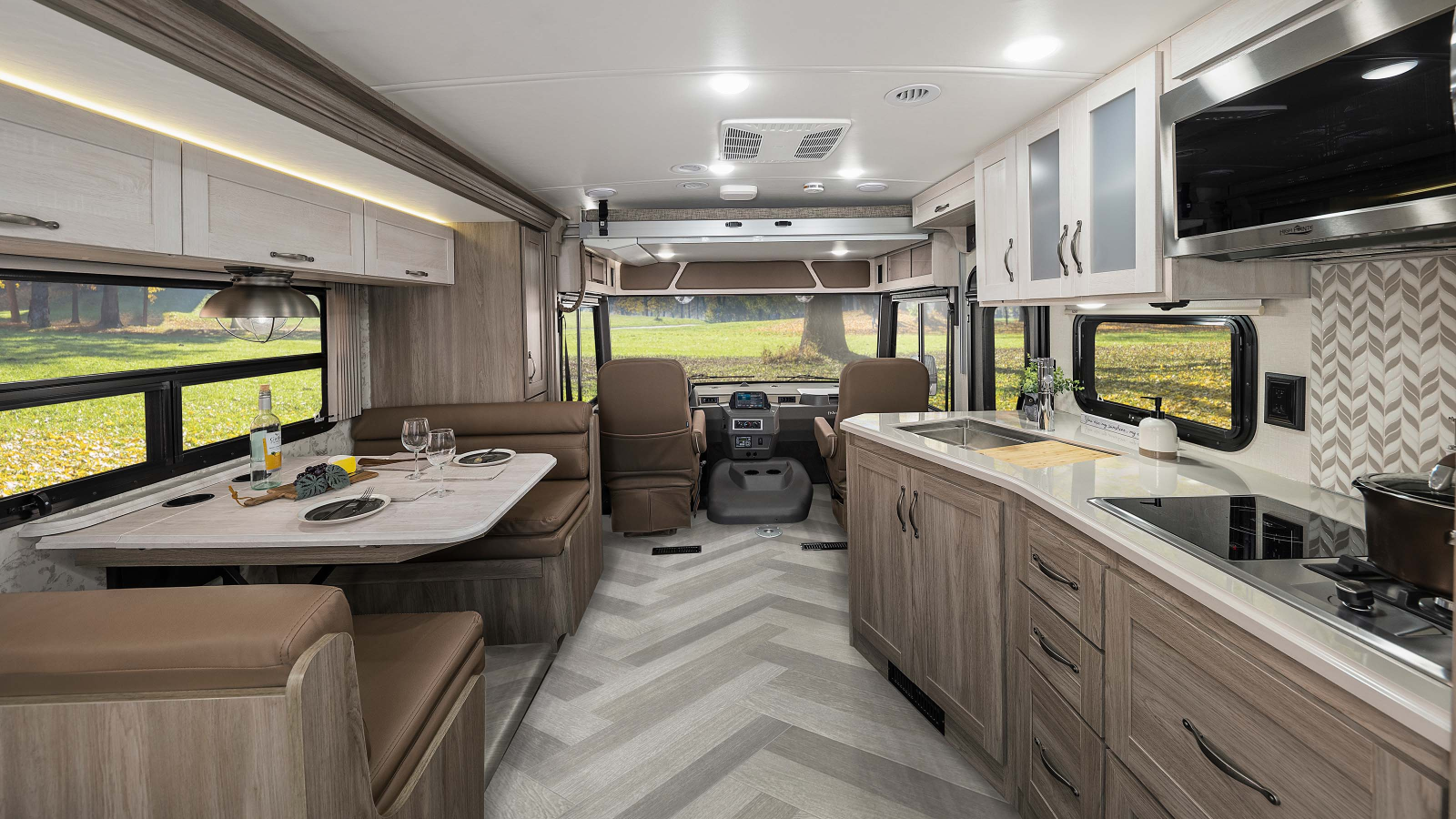 Inside Abendend Rv Winnebago Adventurer | Class A RV
