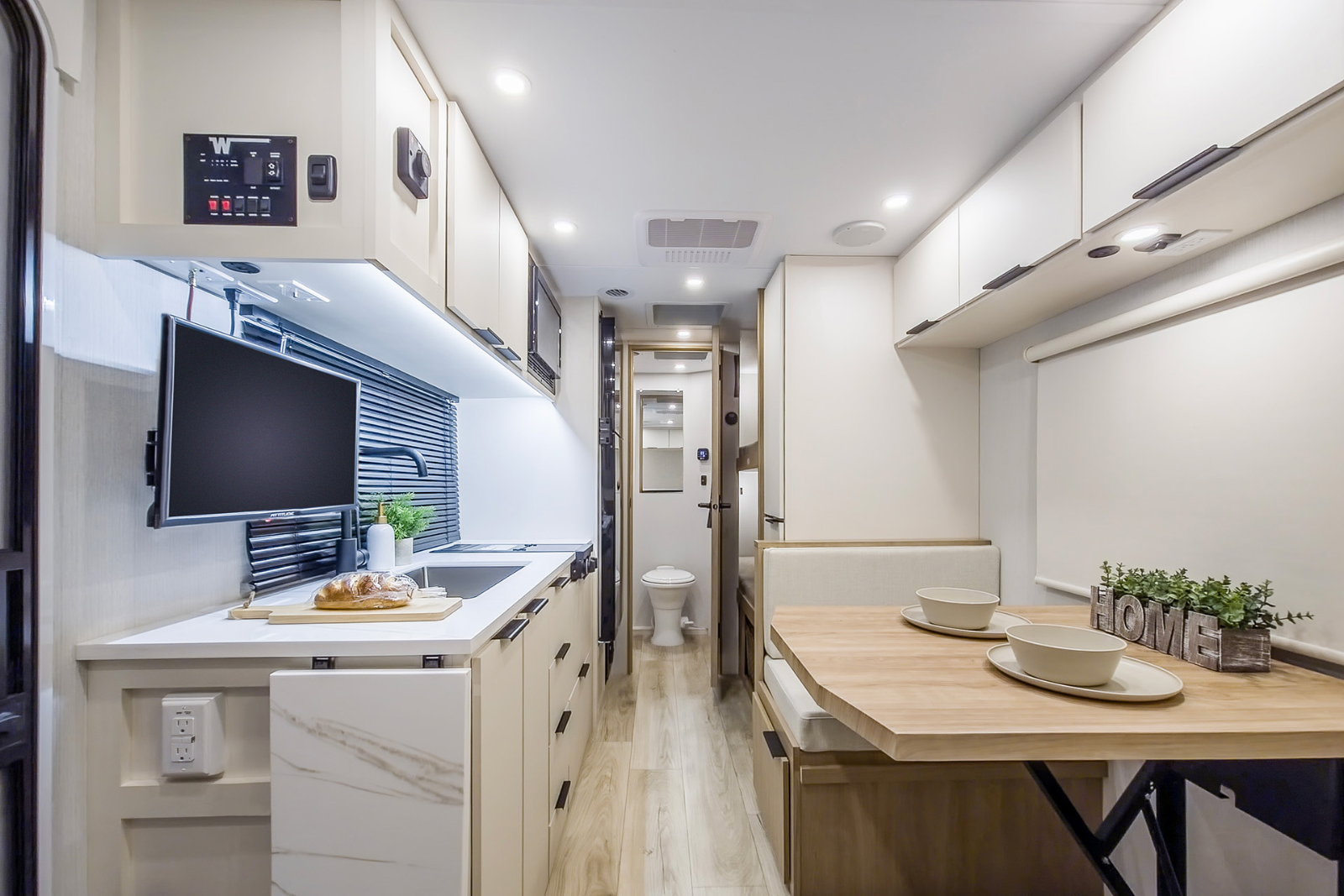 Micro Minnie Micro Minnie 1800BH Travel Trailer | Compact Bunkhouse - Winnebago