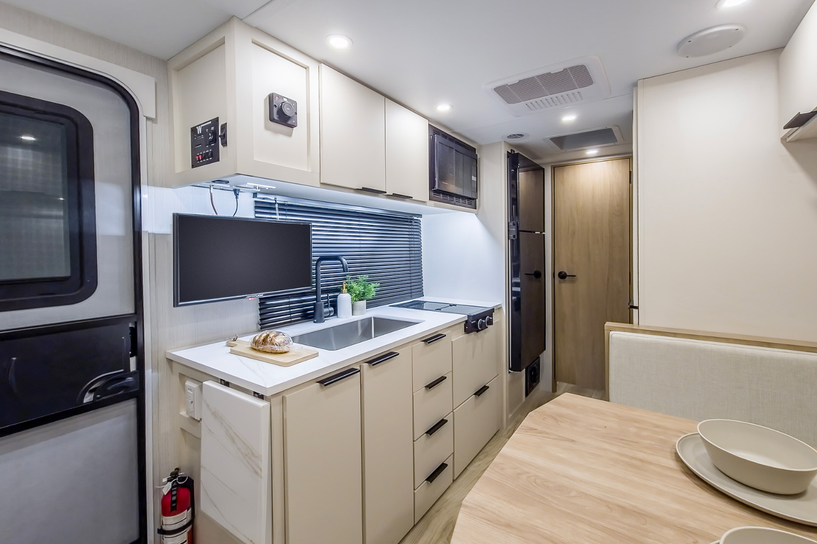 Micro Mini Models Winnebago Micro Minnie Travel Trailer | Compact Camper
