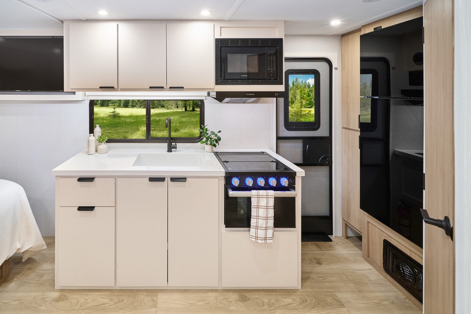 Winnebago Thrive Travel Trailer | Camping Trailers for Half-Ton Trucks