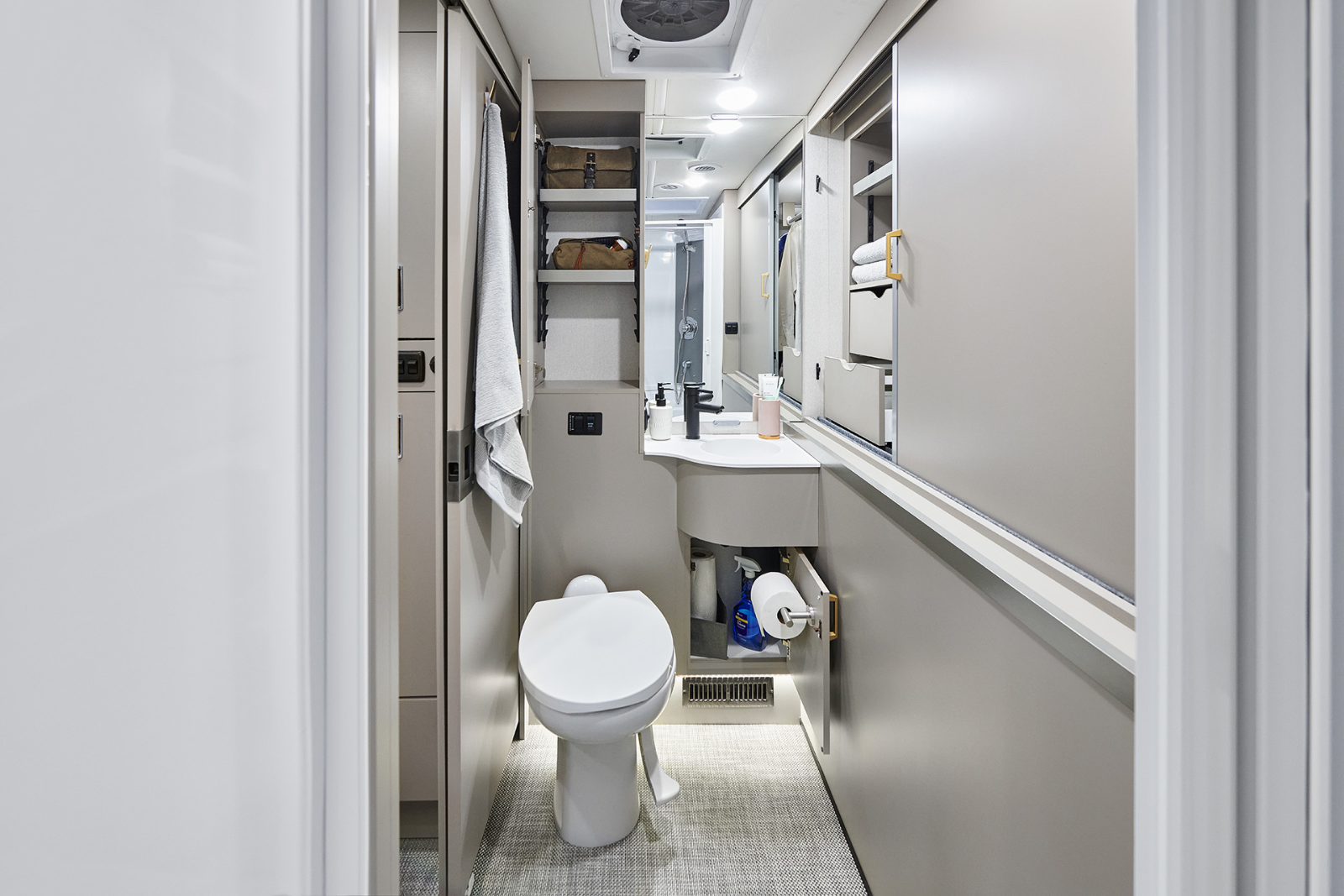 Winnebago View & Navion 24T | Class C Motorhomes