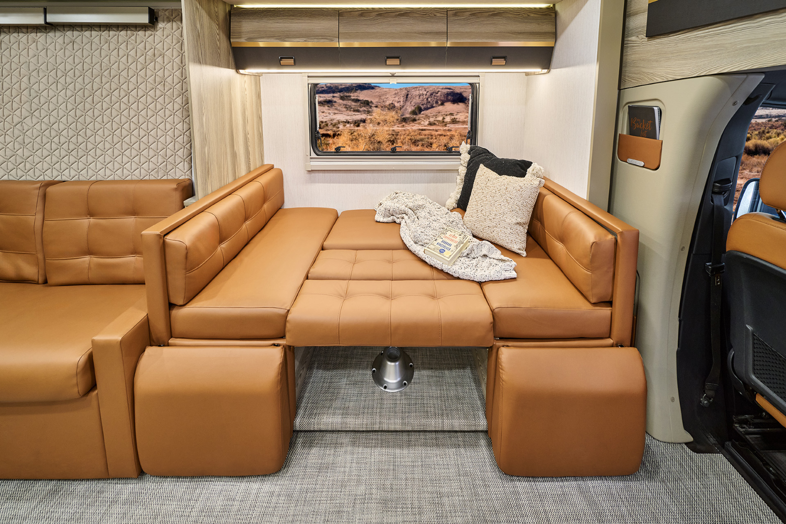 Winnebago View & Navion 24D | Comfort-Focused Class C
