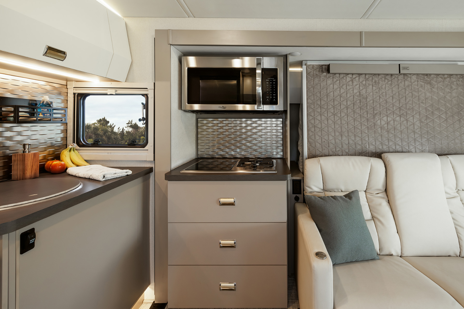 Winnebago View & Navion 24T | Class C Motorhomes