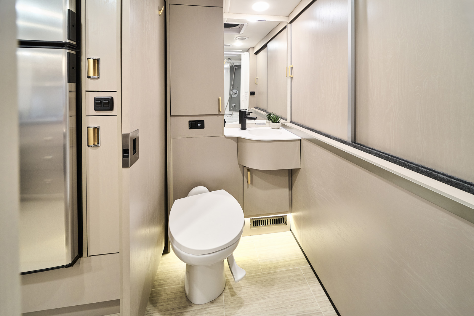 Winnebago View & Navion 24T | Class C Motorhomes