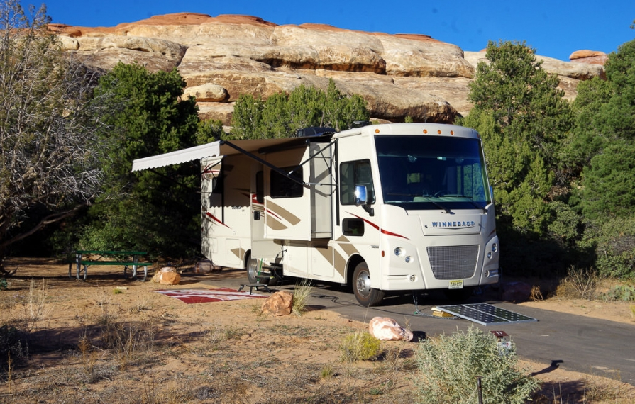 Winnebago Sunstar 3/4 view, full camp set-up