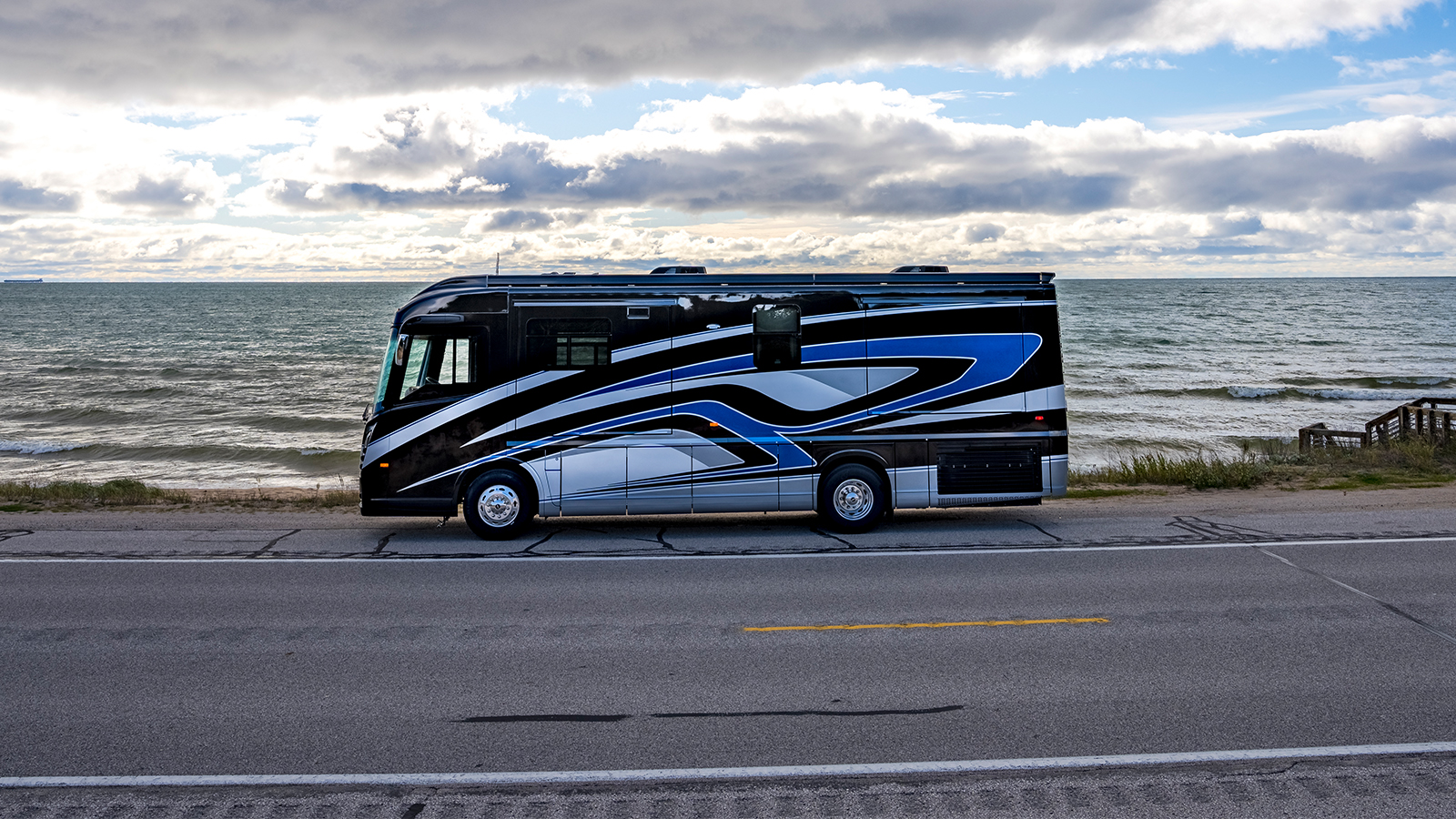 2026 Winnebago Journey 40P photo 2