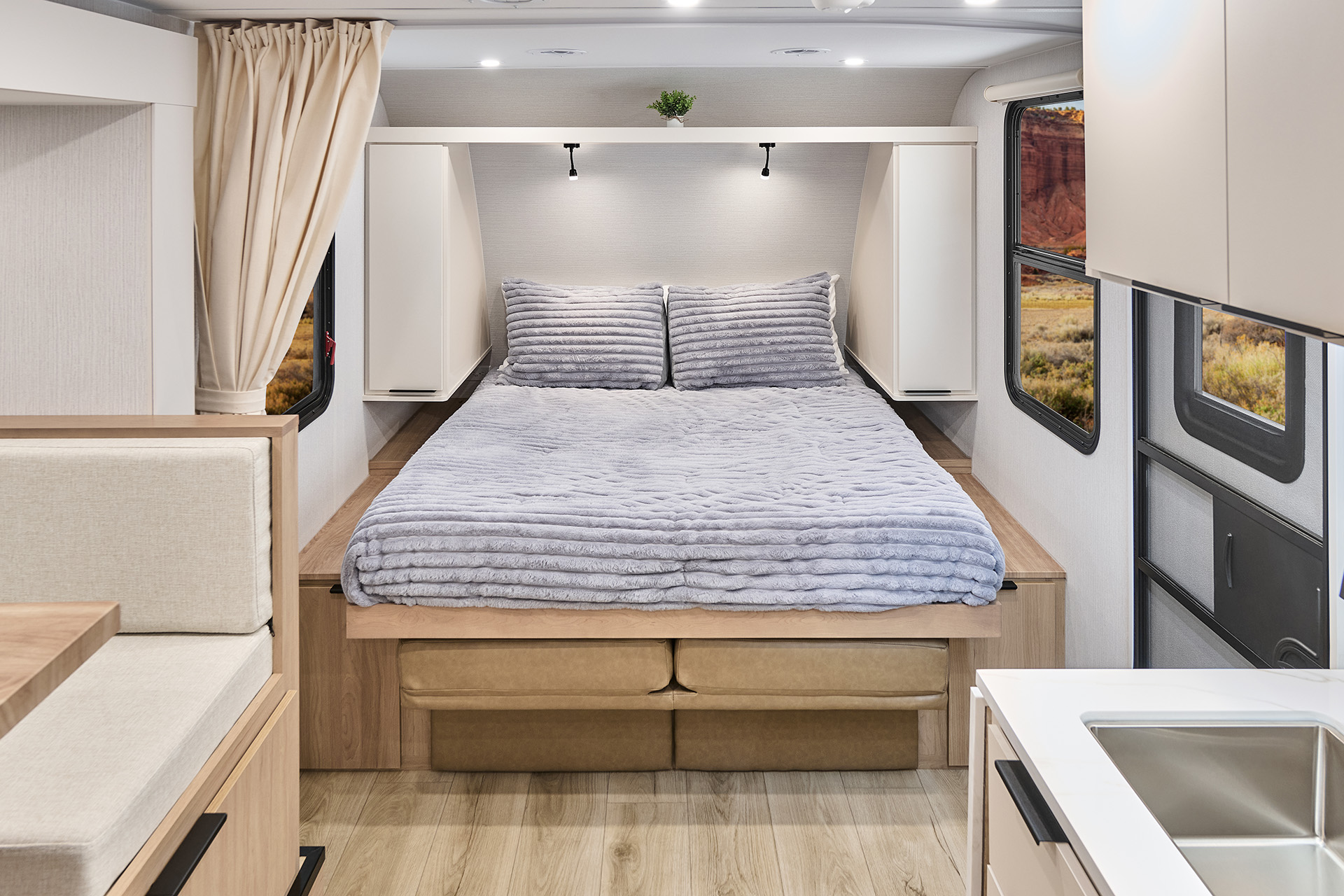 2026 Winnebago Micro Minnie 2108DS — Murphy Bed on Micro Minnie 2108DS travel trailer