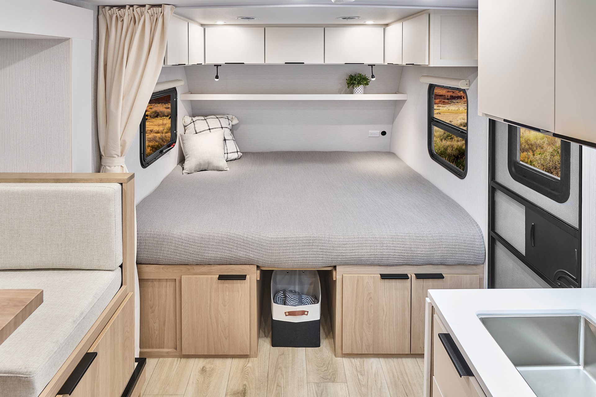 2026 Winnebago Micro Minnie 2108TB — King Bed Convertible on Micro Minnie 2108TB