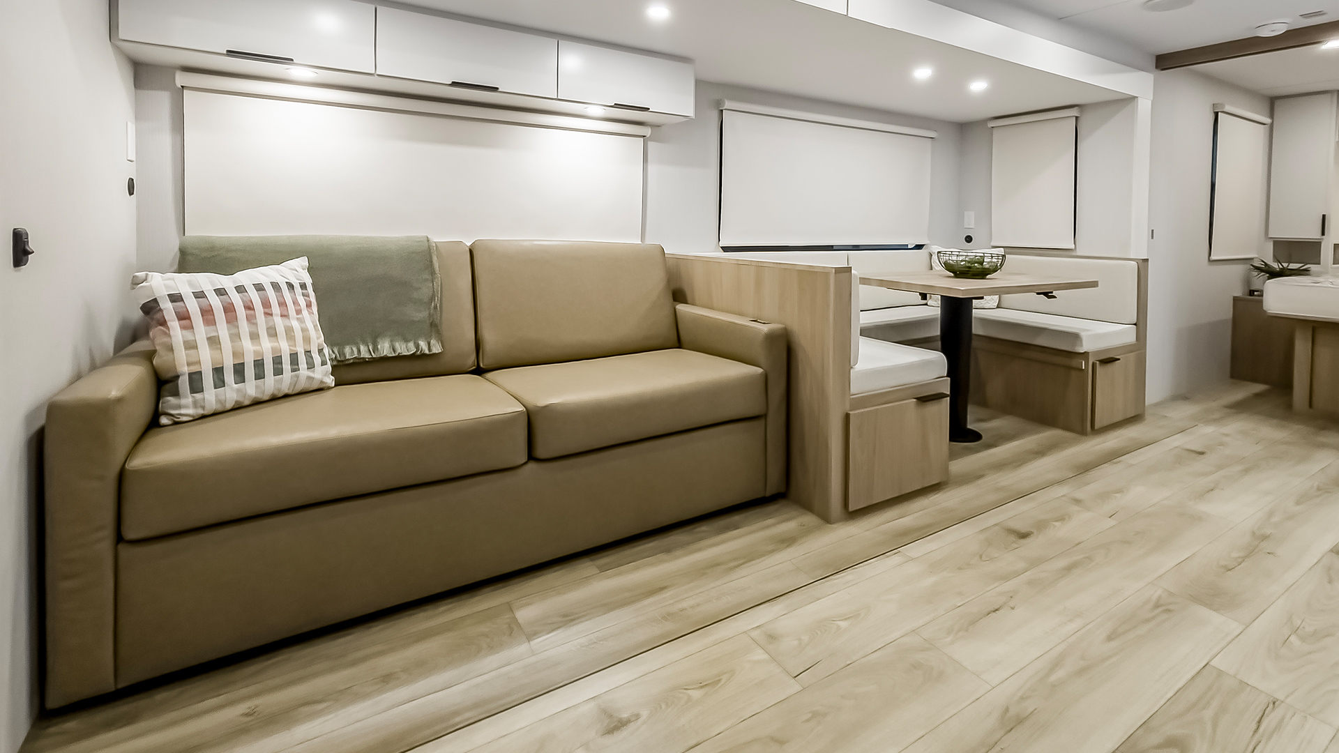 2026 Winnebago Thrive 28BHS — Hide-a-Bed with U-Shaped Dinette in Thrive 28BHS