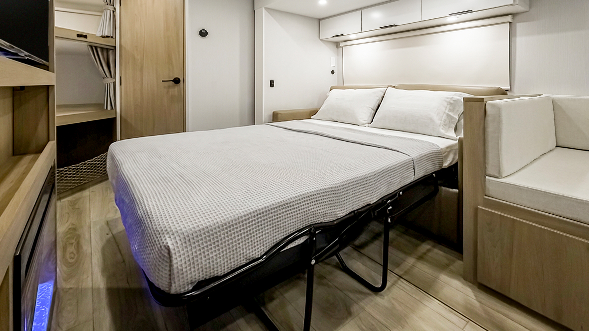 2026 Winnebago Thrive 28BHS — Hide-a-Bed in Thrive 28BHS