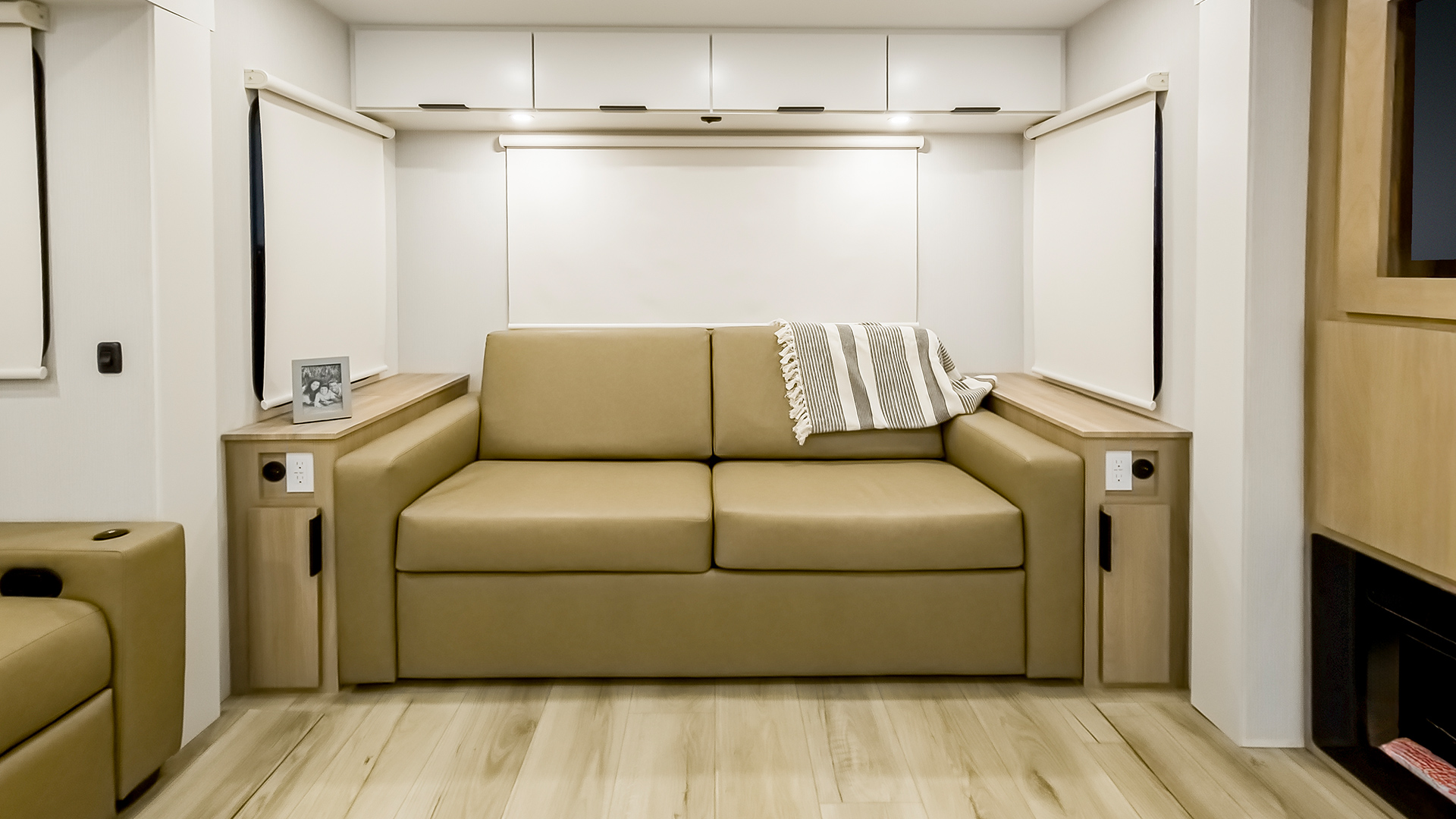 2026 Winnebago Thrive 29RLO — Rear Hide-a-Bed in Thrive 29RLO