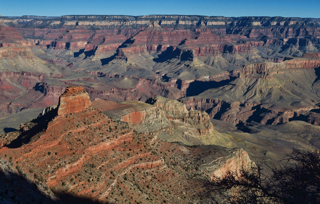 Many colors across the Grand Canyons.